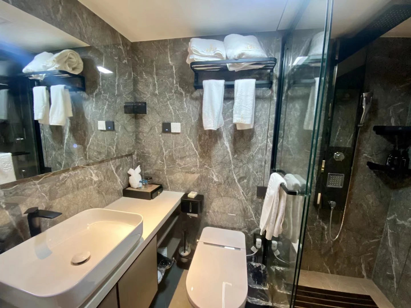 Prefab House Modern capsule cabin Hotel Container home sleep pod Outdoor Mobile Tiny house luxury Capsule House