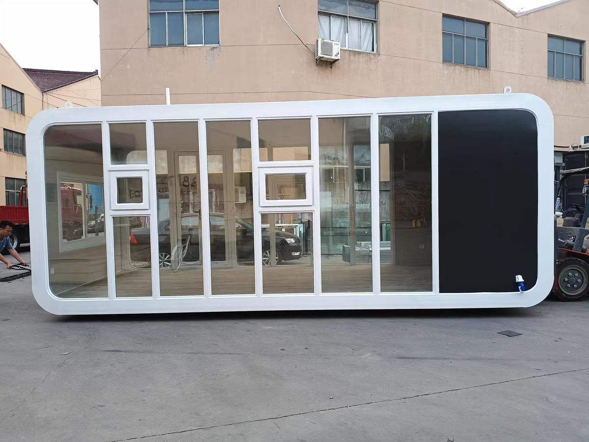 Prefabricated IOT Building automation control Modular for Homestay Capsule Space Carbin Room Prefab Tiny Mobile Smart home villa